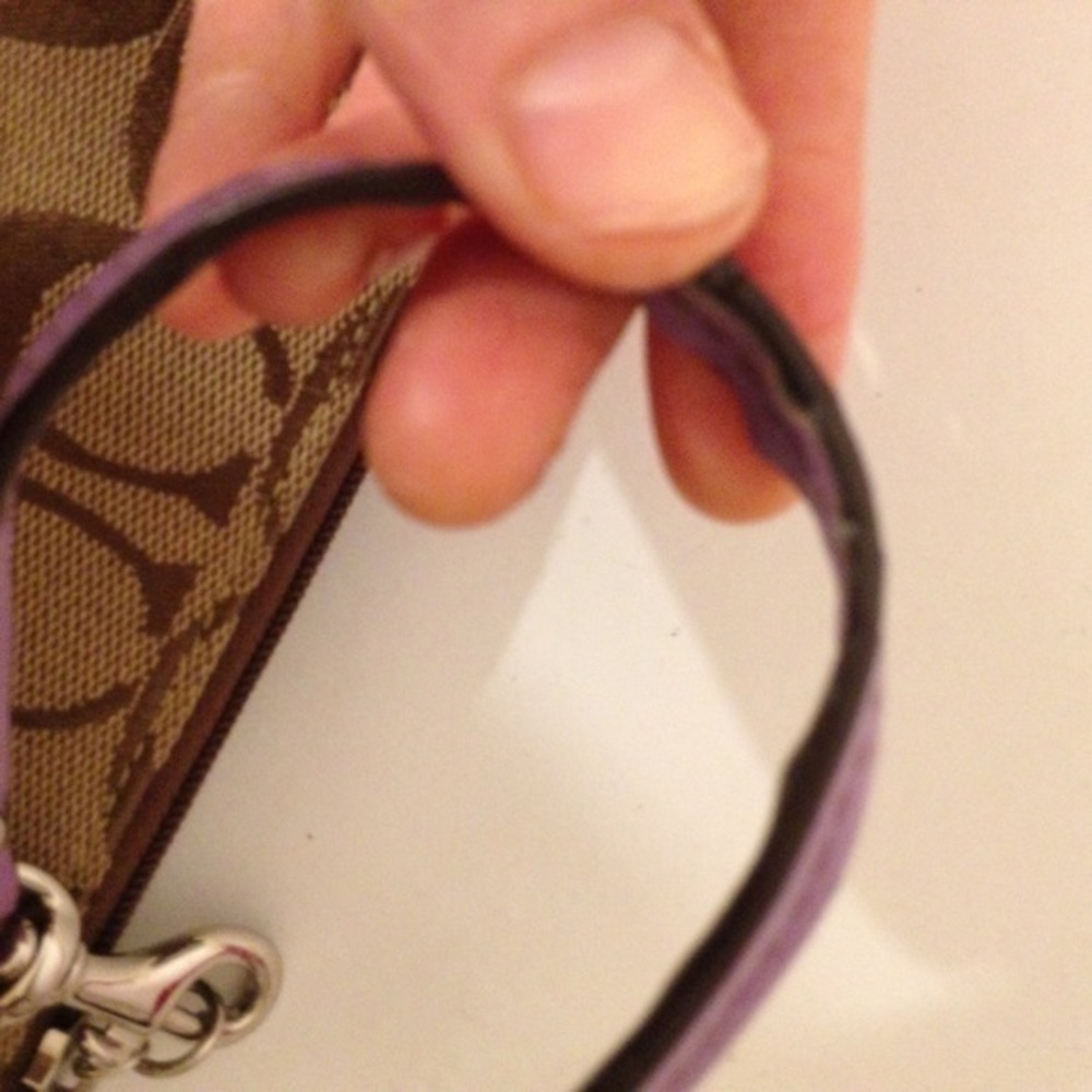 Coach sig c purple legacy wristlet - Picture 2 of 4